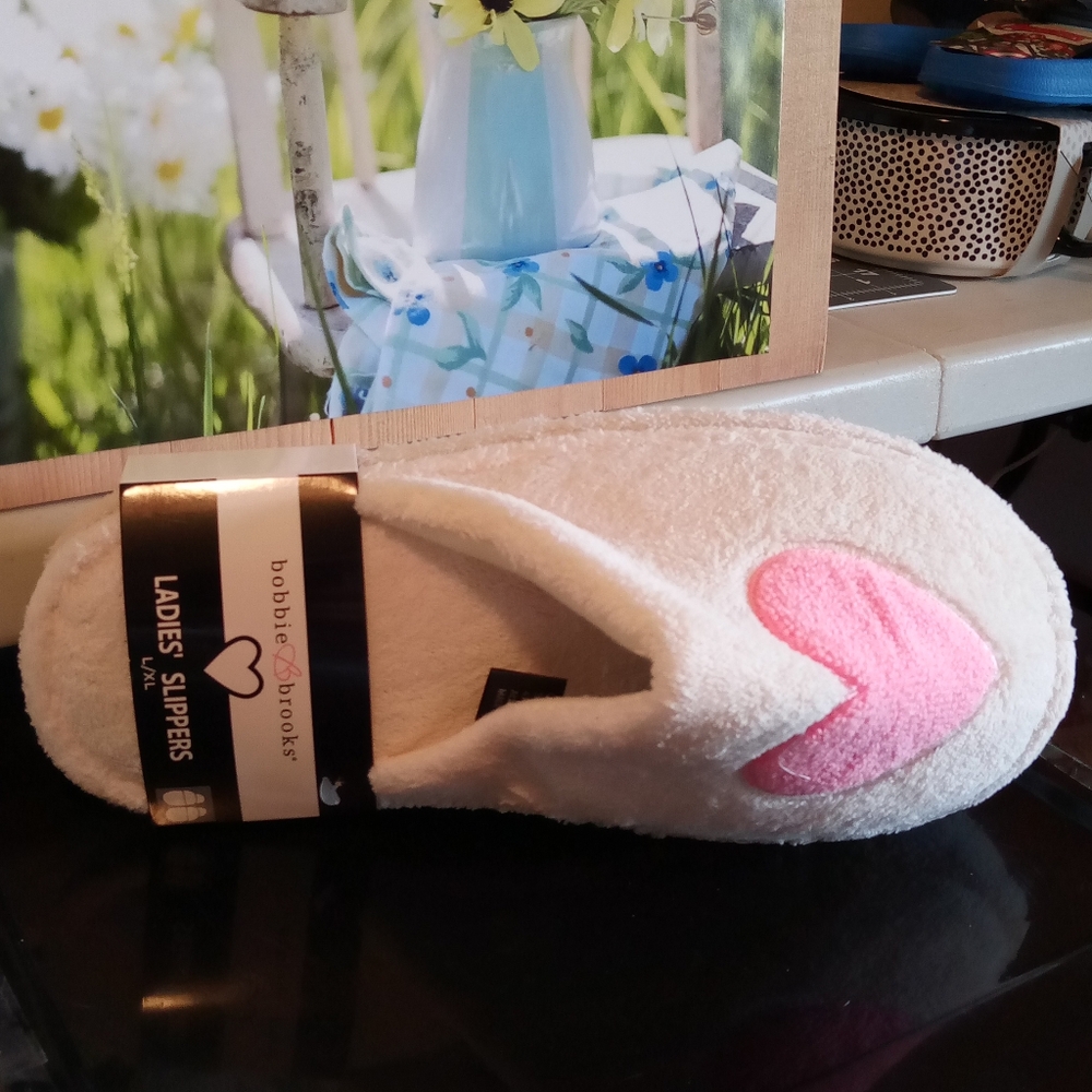 Bobbie Brooks Cream Slippers with Pink Heart